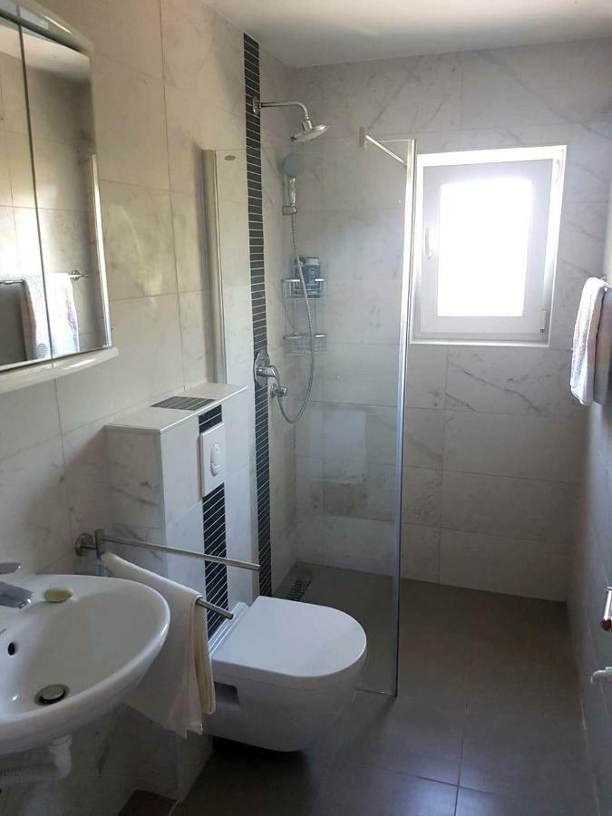 Villa Niva Vir Exteriör bild